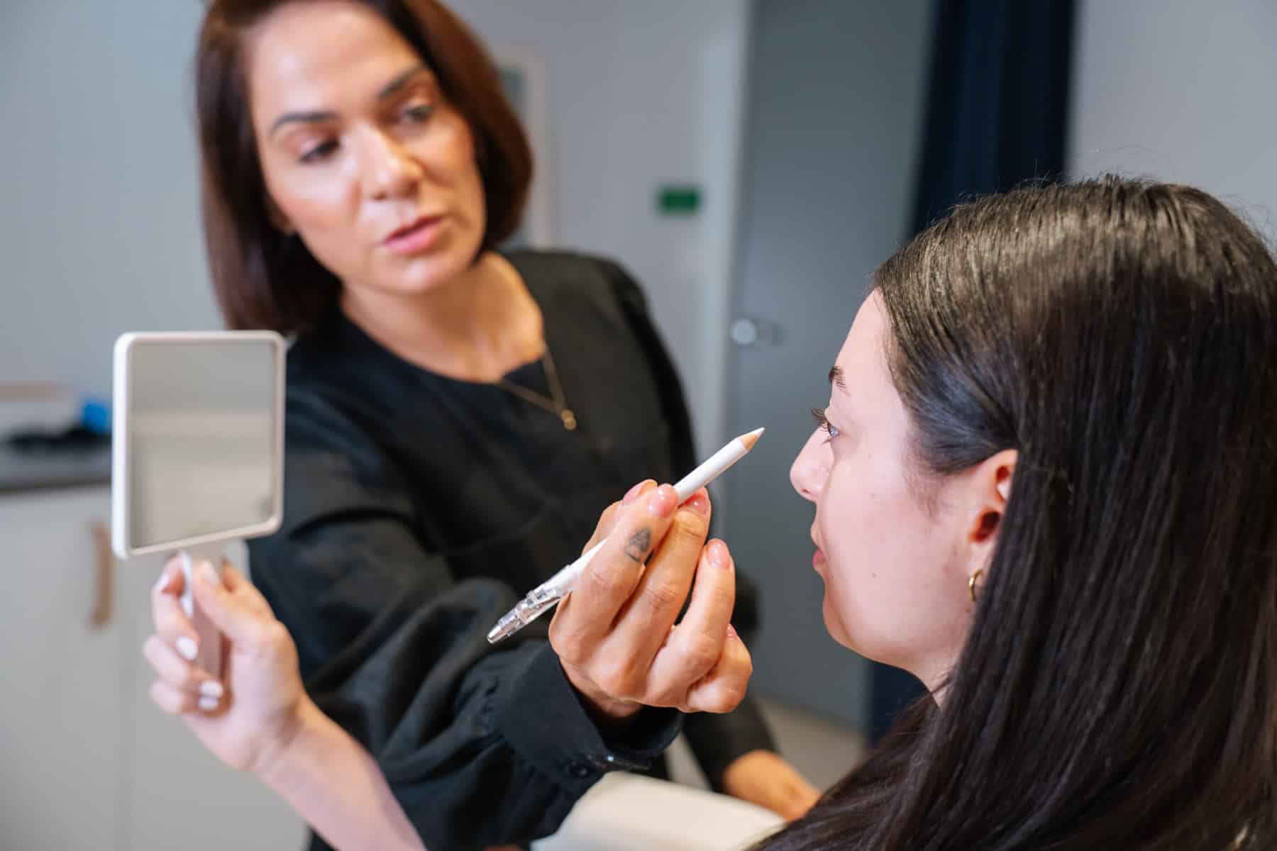 Eyebrow filler as threads in a non-surgical eyebrow lift by Contour Clinics